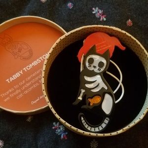 Erstwilder Tabby Tombstone cat vintage brooch